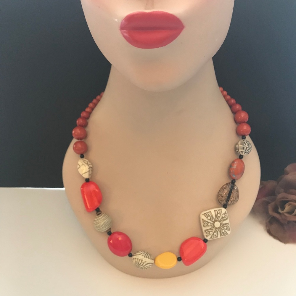 VTG Carved Beaded Necklace Orange Red Yellow